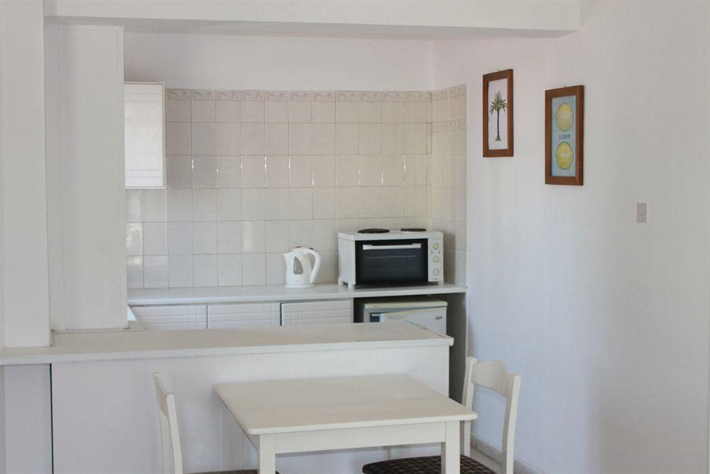 Florea Hotel Apartments Ayia Napa Exteriör bild